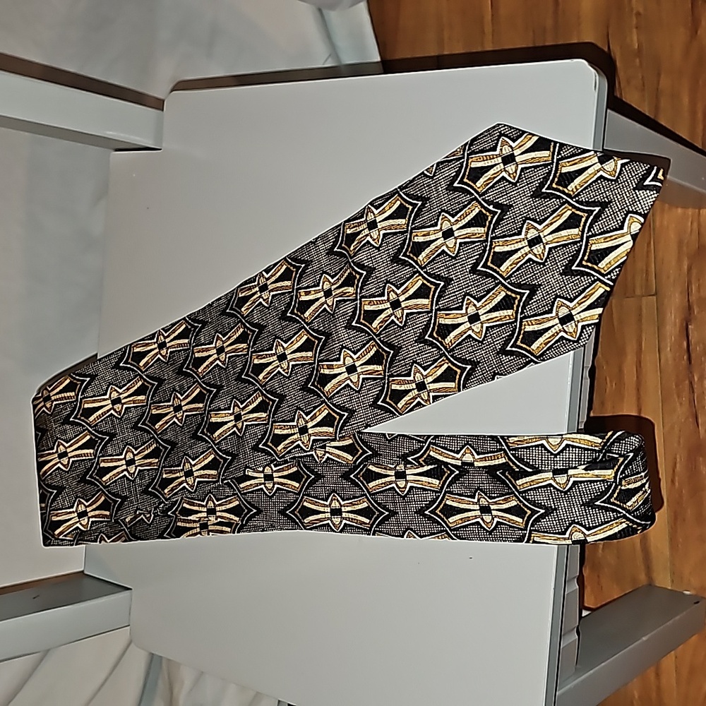 Louis Feraud tie